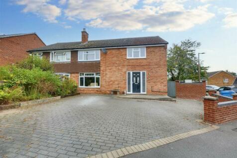 4 bedroom semi-detached house for sale