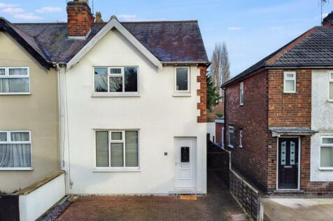 3 bedroom semi-detached house for sale