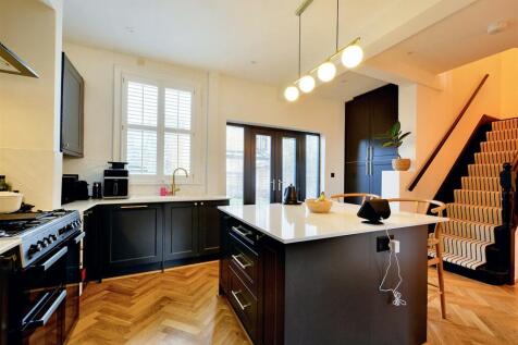 York Road, Long Eaton 3 bed detached house for sale