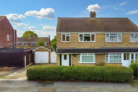 4 bedroom semi-detached house for sale