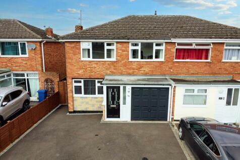 3 bedroom semi-detached house for sale