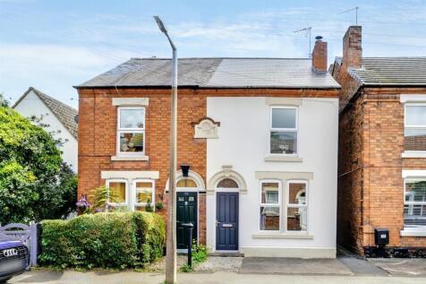2 bedroom semi-detached house for sale