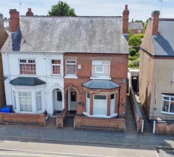 4 bedroom semi-detached house for sale