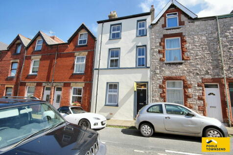 4 bedroom terraced house for sale