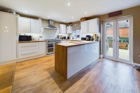 Britten Crescent, Witham, Essex, CM8 4 bed terraced house for sale