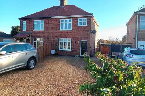 3 bedroom semi-detached house for sale