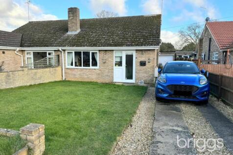 3 bedroom semi-detached bungalow for sale