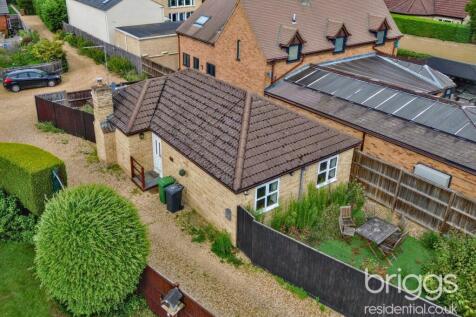 2 bedroom detached bungalow for sale