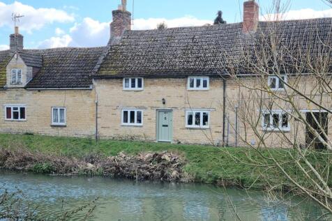 3 bedroom cottage for sale