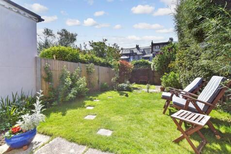 2 bedroom town house for sale