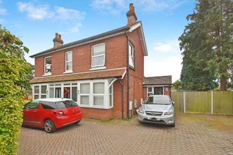1 bedroom ground floor maisonette for sale