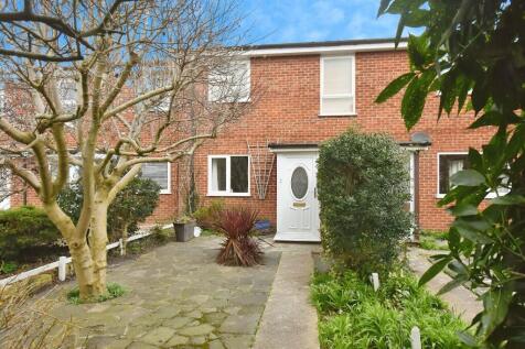 2 bedroom maisonette for sale
