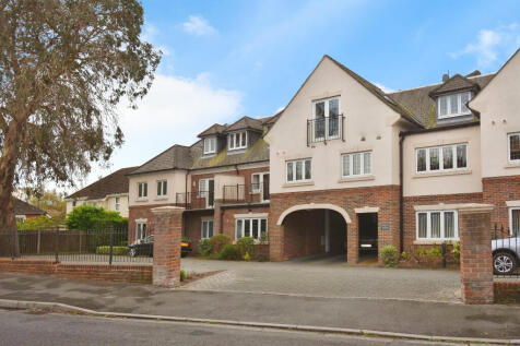 1 bedroom ground floor flat for sale