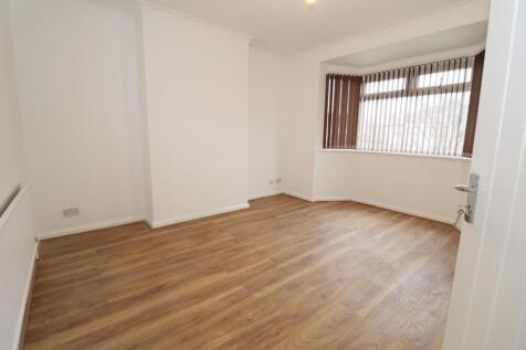 Reading Road, Northolt, UB5 4PJ 1 bed maisonette for sale