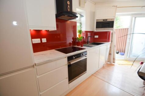 Eastleigh Avenue, Harrow, HA2 0UF 2 bed chalet for sale