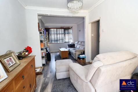 Wood End Gardens Northolt, UB5 4QL 3 bed semi