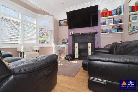 4 bedroom end of terrace house for sale