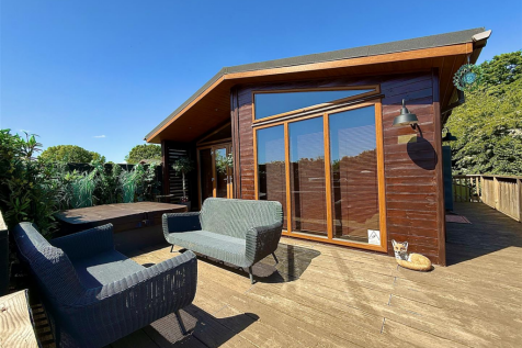 2 bedroom lodge for sale