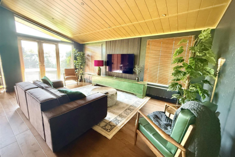 2 bedroom lodge for sale