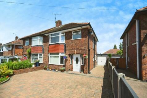 Blacksmith Lane, Calow, Chesterfield... 3 bed semi