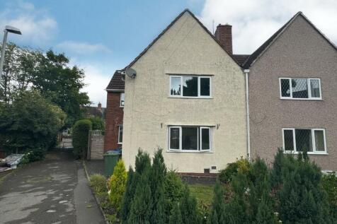 Hunloke Avenue, Chesterfield, S40 2PD 3 bed semi