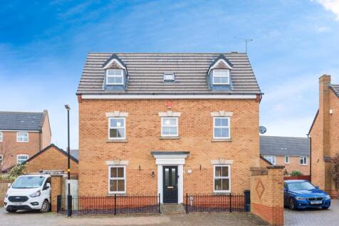 5 bedroom detached house for sale