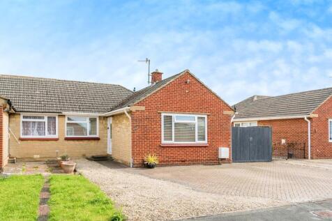 3 bedroom semi-detached bungalow for sale