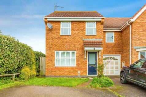 3 bedroom semi-detached house for sale