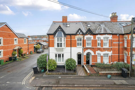 Reading Road, Oxfordshire RG9 2 bed maisonette for sale