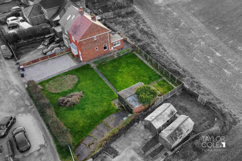 Green Lane, Grendon 3 bed property with land for sale