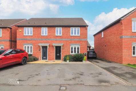 3 bedroom semi-detached house for sale