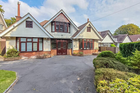 Queens Park West Drive, Bournemouth 3 bed detached house for sale