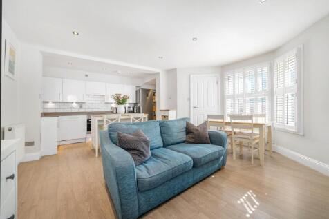Bromfelde Road, SW4 3 bed flat for sale