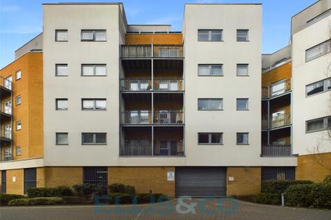 Sovereign Way, Tonbridge, Kent, TN9 2 bed apartment for sale