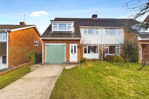 Oregon Avenue, Tilehurst, Reading... 4 bed semi