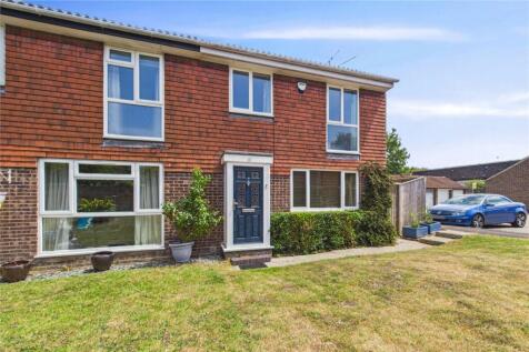 Narromine Drive, Calcot, Reading... 3 bed semi