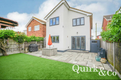 Westwood Road, Essex, SS8 4 bed detached house for sale