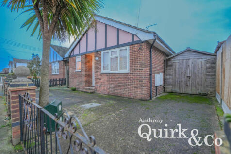 Waarem Avenue, Canvey Island, SS8 1 bed detached bungalow for sale