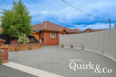 Zider Pass, Canvey Island, SS8 4 bed detached bungalow for sale