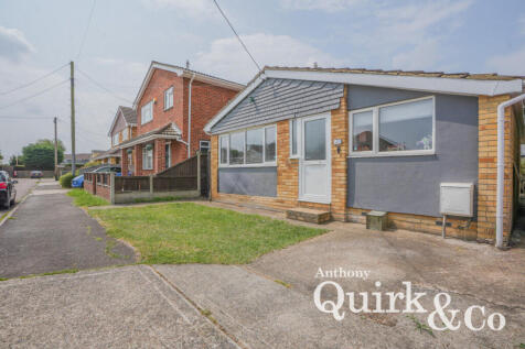 Normans Road, Canvey Island, SS8 3 bed detached bungalow for sale
