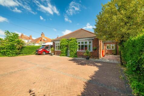 Willingham Road, Knaith Park... 4 bed bungalow for sale