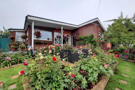 3 bedroom detached bungalow for sale