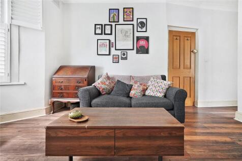 3 bedroom flat for sale