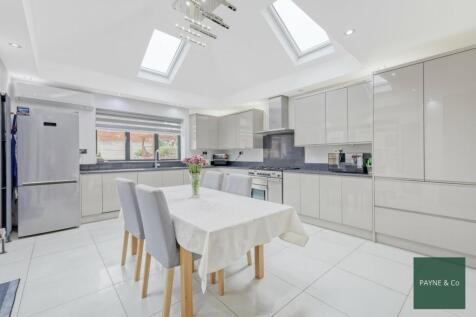 Wanstead Lane, ILFORD, IG1 7 bed terraced house for sale