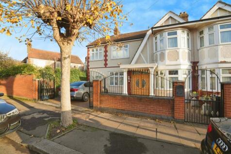 Sunnymede Drive, BARKINGSIDE, IG6 4 bed semi