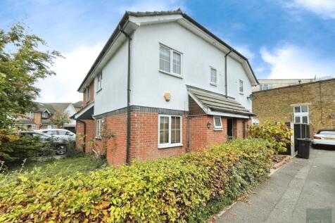 Daffodil Gardens, ILFORD, IG1 3 bed end of terrace house for sale