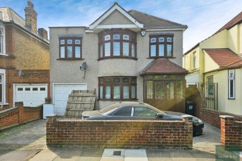 Aberdour Road, GOODMAYES, IG3 4 bed link detached house for sale