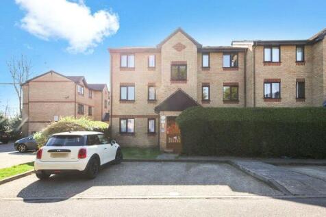 Woodfield Close, Enfield EN1 1 bed apartment for sale