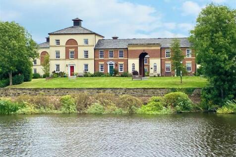 21 Thomas Court, Longden Coleham... 3 bed apartment for sale