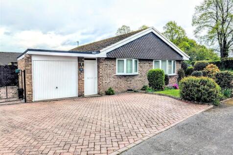 70 Copthorne Park, Shrewsbury, SY3 8YG 2 bed detached bungalow for sale
